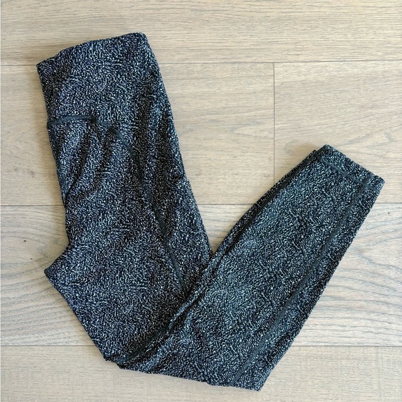 Athleta Ultimate Stash Textured 7/8 Tight - Picture 2 of 3